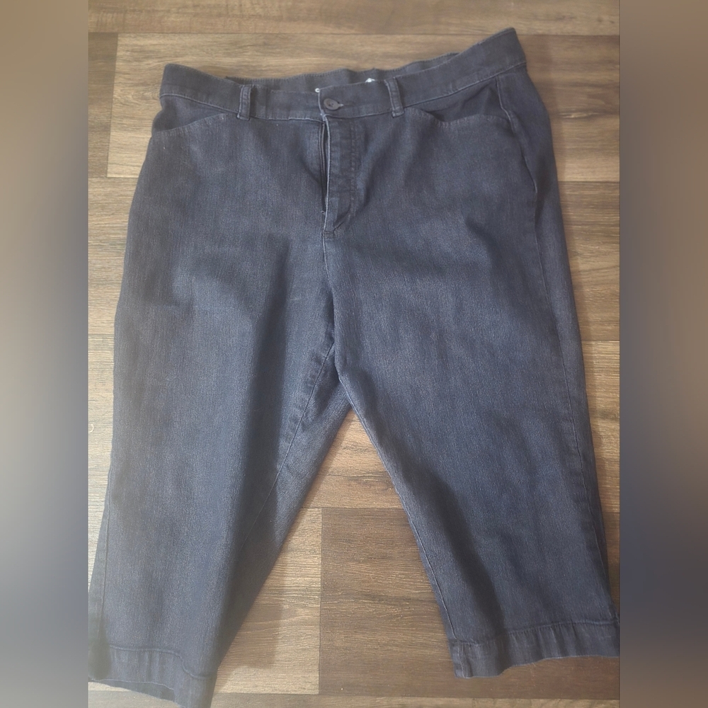 Ladies Size 16 St Johns Bay Capris